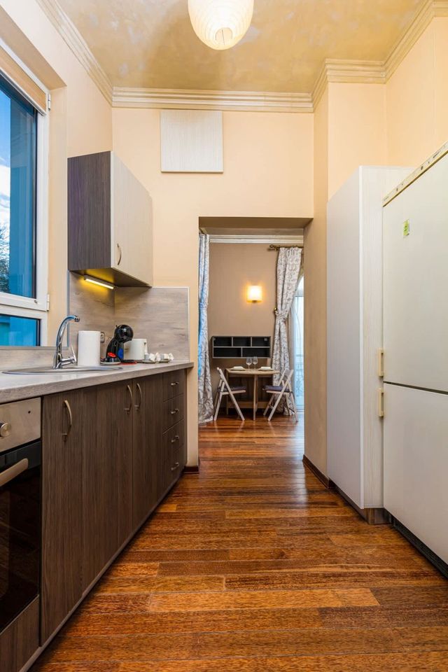 1BD Apartment with a Cute Balcony in Kapana