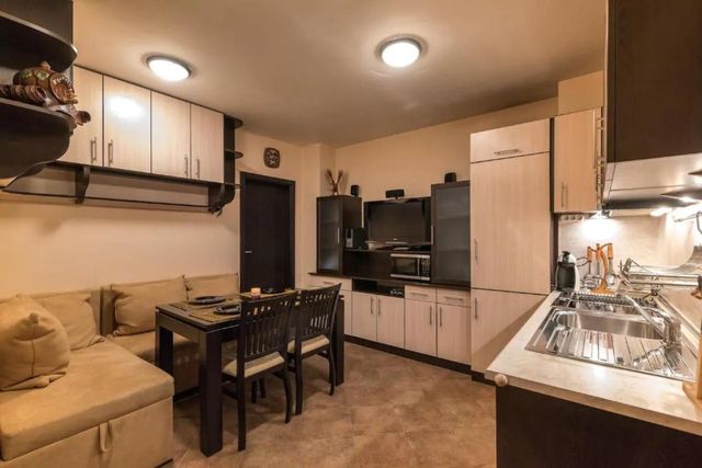 Charming, fully-furnished, 2-bedroom apartment