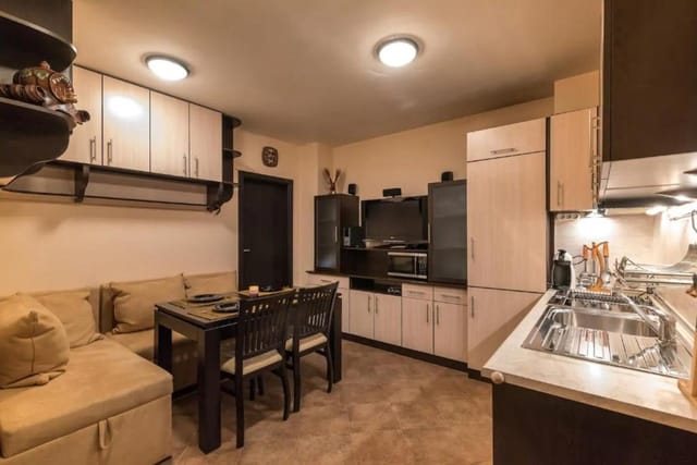 Charming, fully-furnished, 2-bedroom apartment