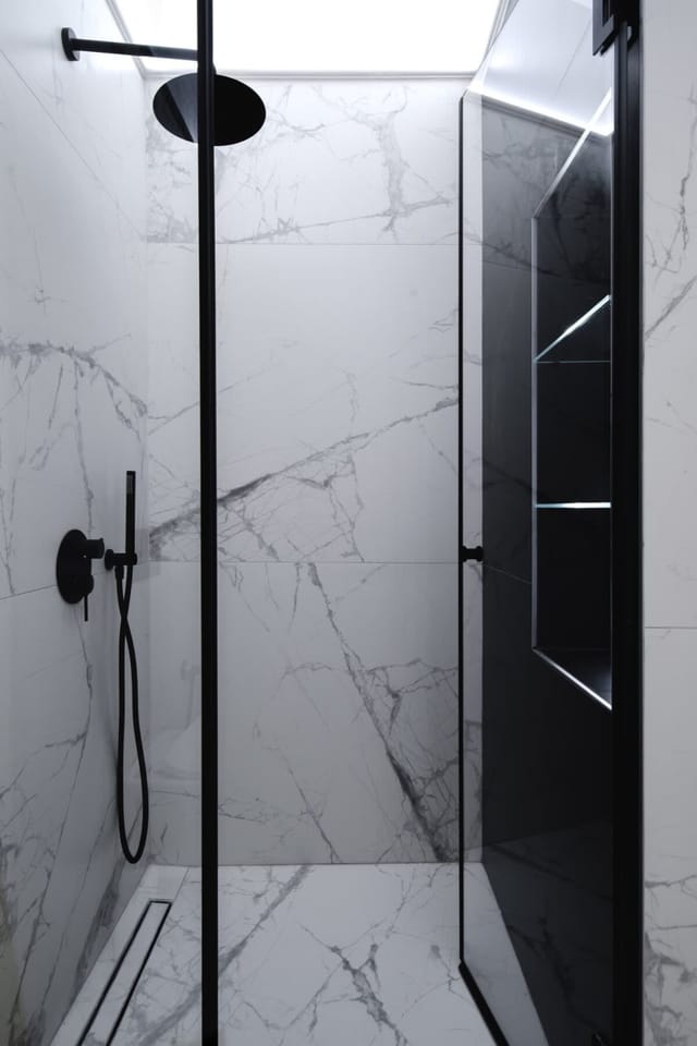 Exquisite Penthouse: Luxe Living with City Views