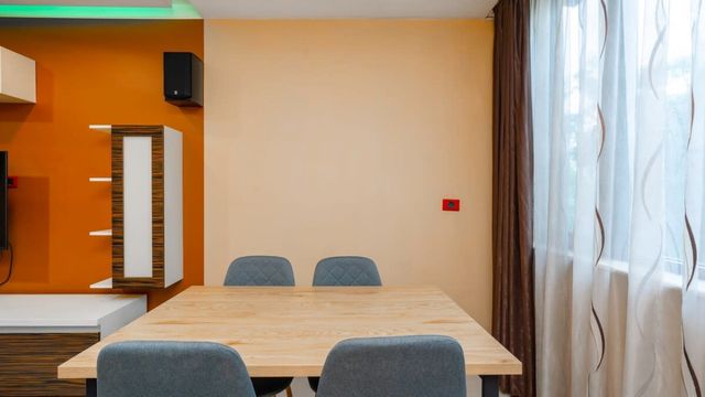 Central 1BD Apartment Next to Women's Market