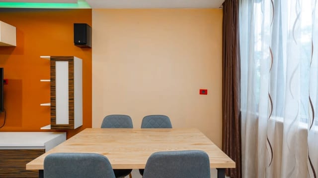 Central 1BD Apartment Next to Women's Market