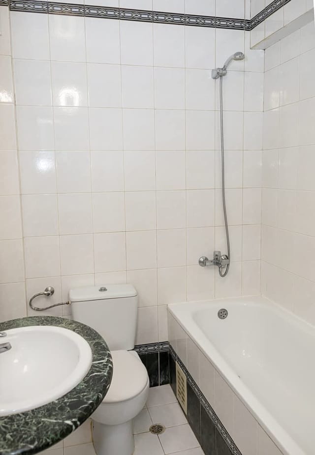 3BD Maisonette with Sea Views - Next to Sea Garden