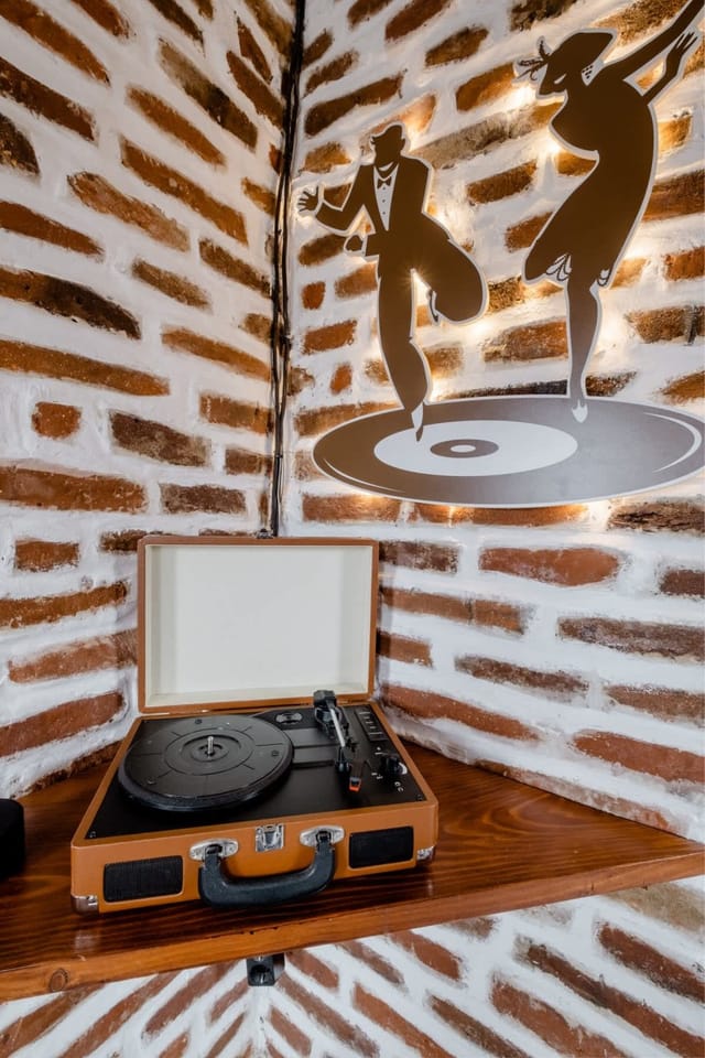 Gramophone off Vitosha Blvd: the Rhythm of Sofia