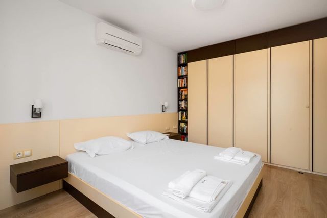 Spacious 2BD Flat with Secure Free Parking