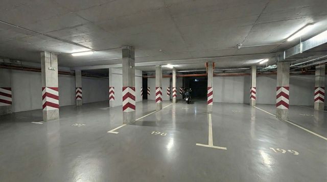 Luxury Apartment with Jacuzzi, River view & Underground Parking