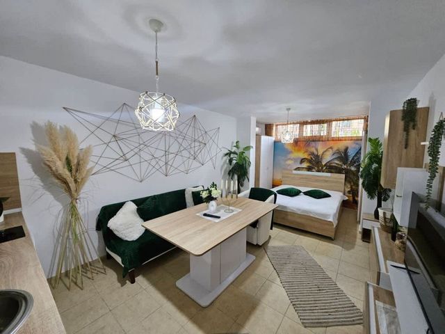 Tropical Chic for Two – Basement Studio  Escape - Photo 2