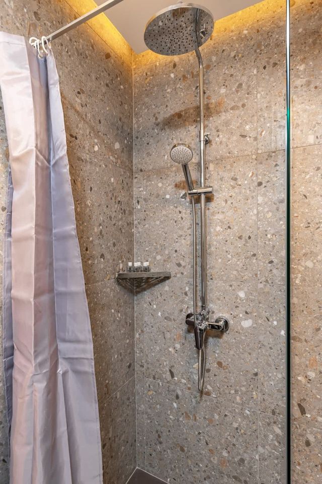 Downtown Modern Studio with Balcony