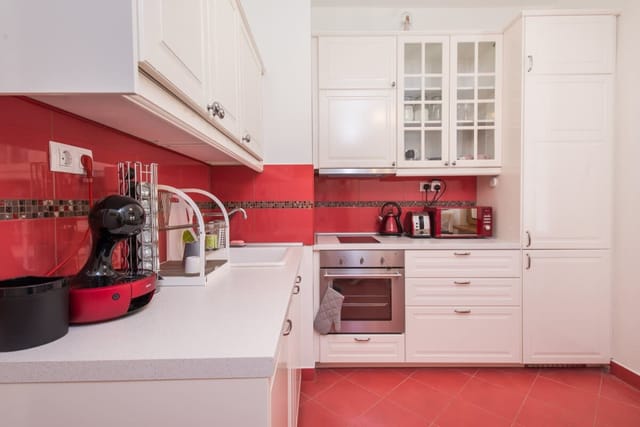 Designer, Business, Central, 1BDR Apartment - Photo 4