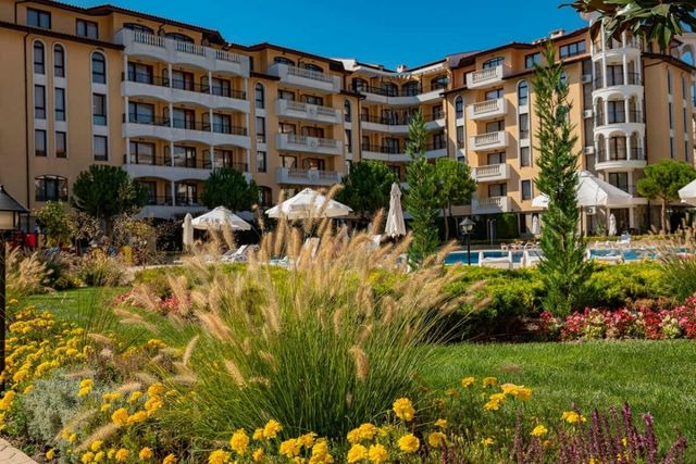 Suite apartment with balcony in Royal Sun