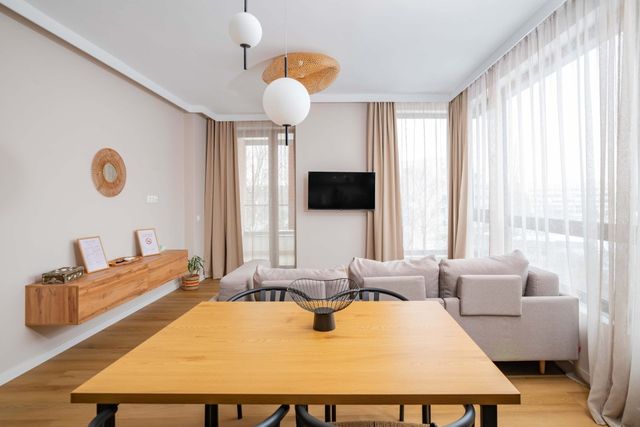 Spacious 2BR Apartment - Modern Design