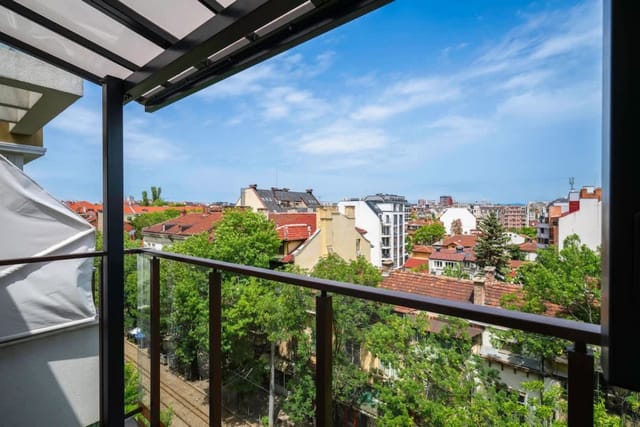 Feel at Home - Central 2BD Flat with Parking