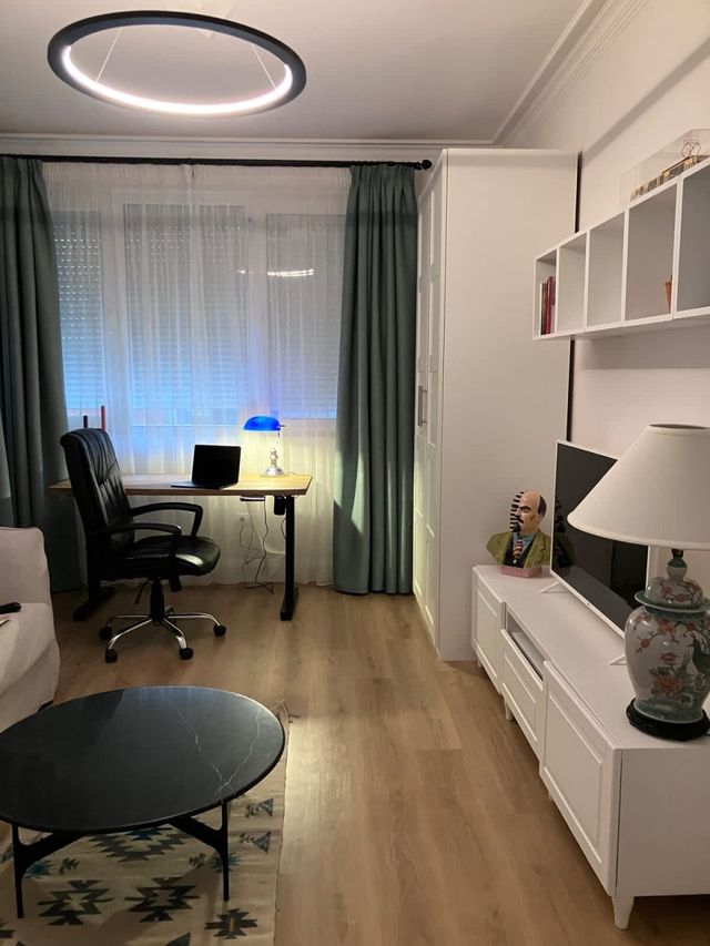 A French affair. With parking, style and elegance.