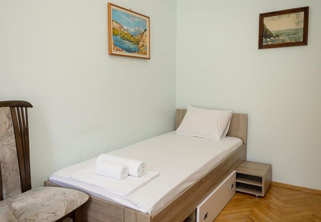Sunny 2-Bedroom Flat near Sea Garden|Chayka, Varna