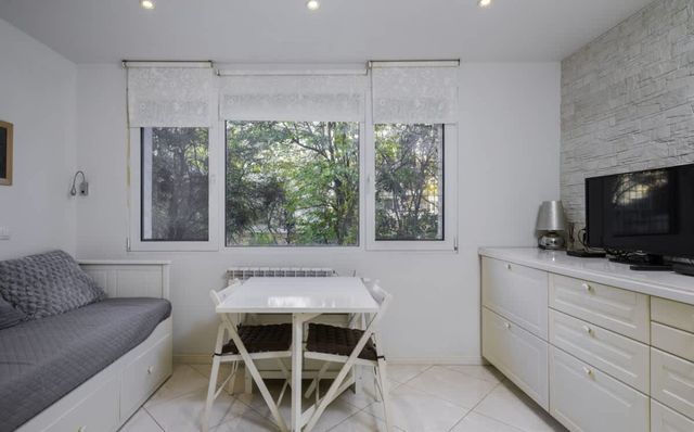 Bright & Cozy 1BD Flat with Balcony | South Park