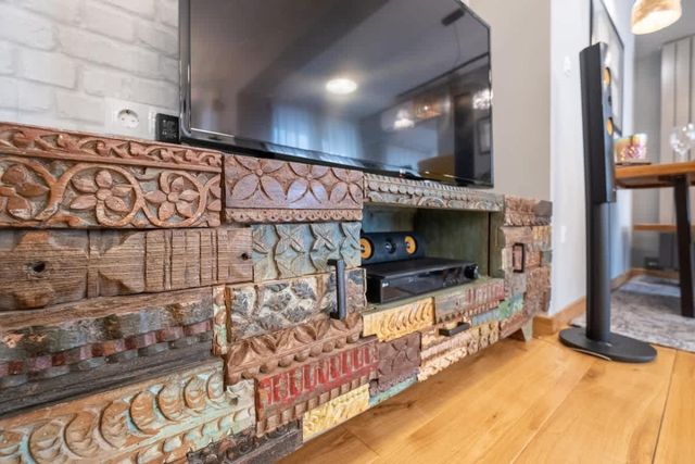 High-end Designer 2BR Aprt + Lift&Balconies