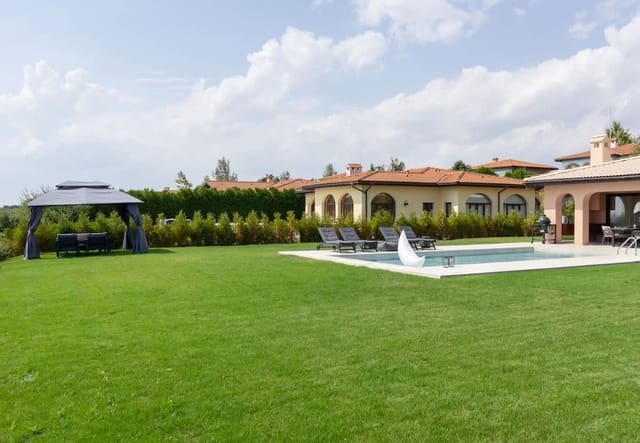 Luxury 4-bedroom Villa in Black Sea Rama Resort