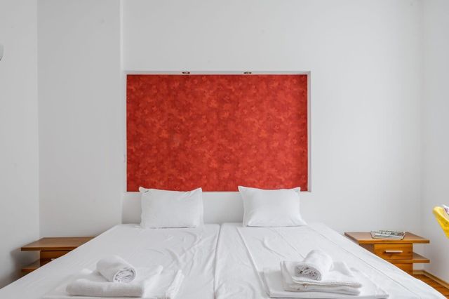 Sofia's Vintage Gem: Spacious 2BD Flat on Solunska