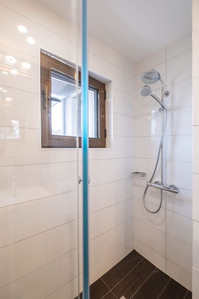 High-end Designer Aprt - AC & Lift & Balcony