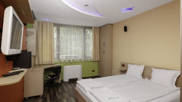 Central 1BD Apartment Next to Women's Market