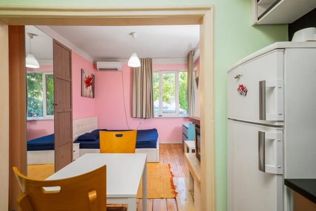 Sofia's 1BD Colourful Getaway Near NDK