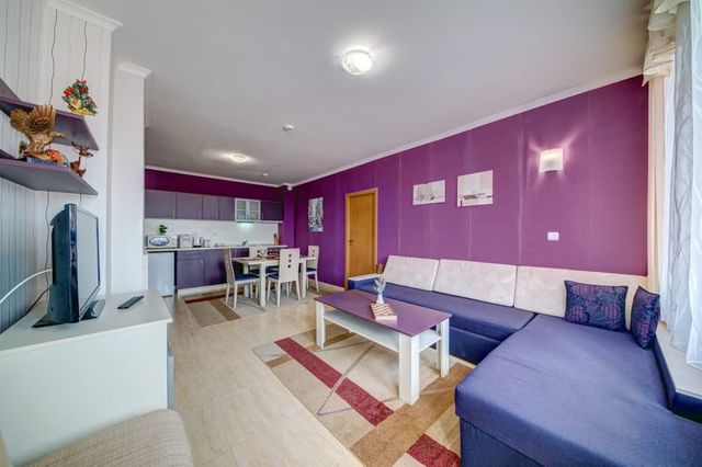 Colorful 2BD Apartment with Indoor Fireplace