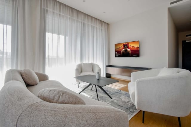 Hayashi Hotel - Glamourous 2BDR with a View - Photo 4