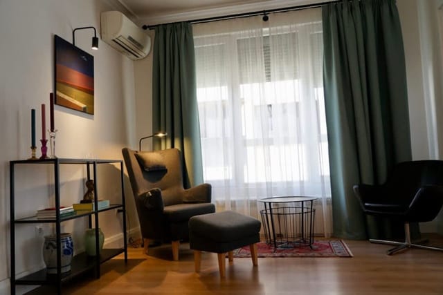 A French affair. With parking, style and elegance.