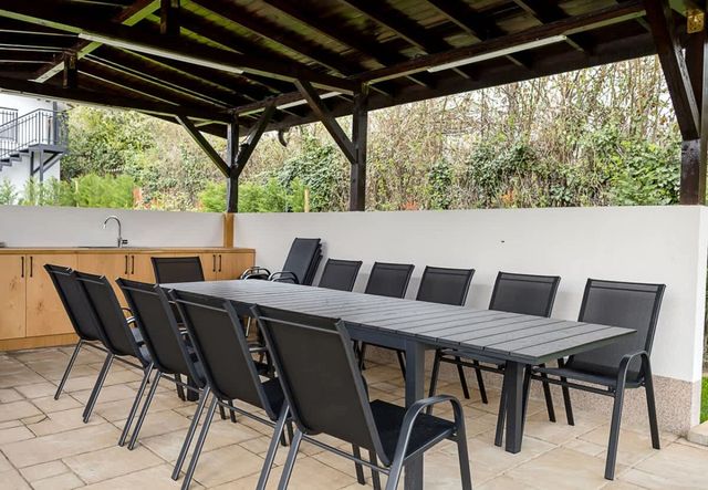 Private Villa with 5BD, Pool & Stunning Sea Views