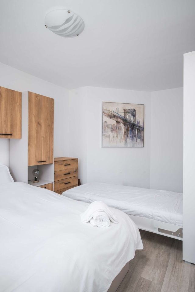 Sunny & Modern 1BD Apartment