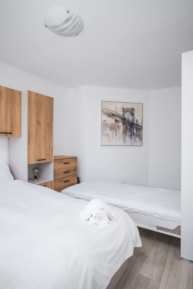 Sunny & Modern 1BD Apartment