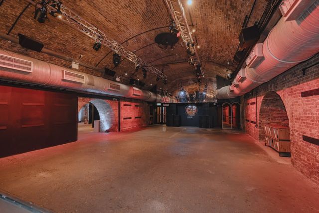 Three Railway Arch Industrial Venue with a Courtyard in Shoreditch