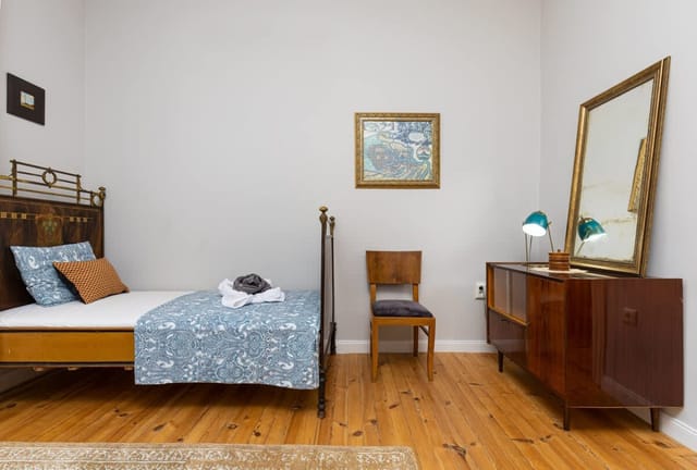 The Old Town Vintage 2-Bedroom Jewel