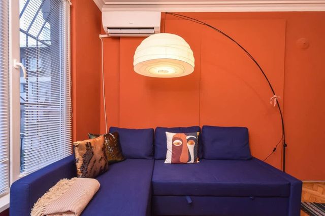 Vintage Spot - Colorful One-Bedroom Apartment