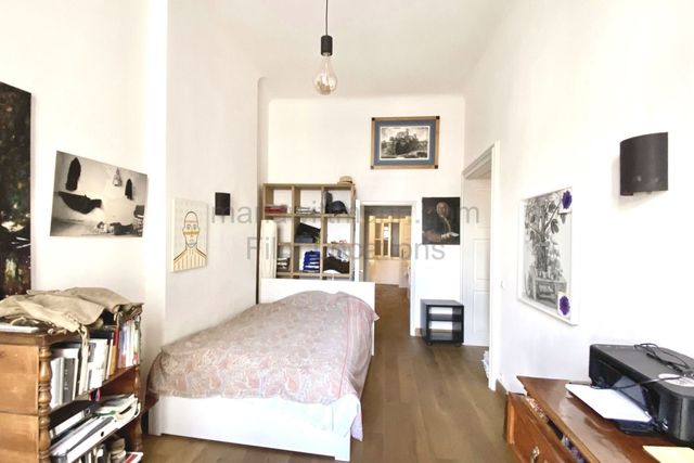 Historic Apartment with Tall Windows and High Ceilings - Photo 2