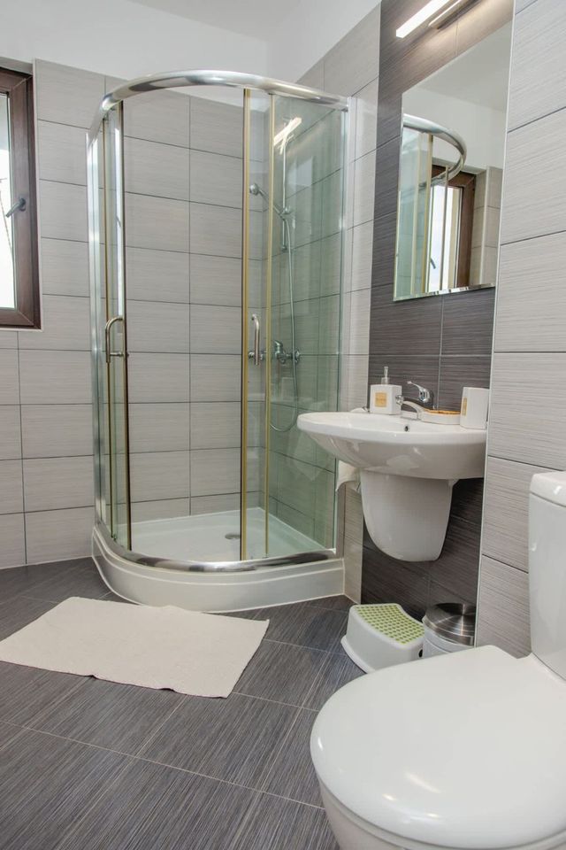 Lovely 3BD flat with Parking and Sea View