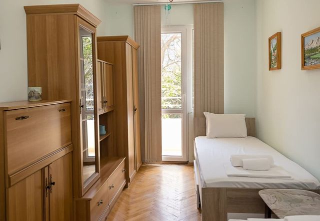 Sunny 2-Bedroom Flat near Sea Garden|Chayka, Varna