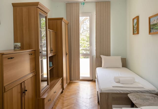 Sunny 2-Bedroom Flat near Sea Garden|Chayka, Varna