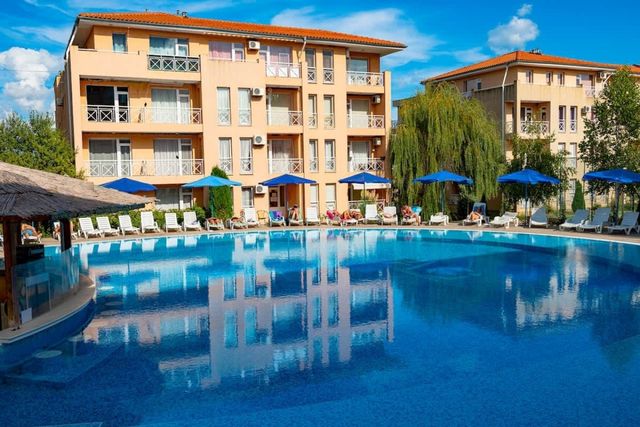 Sunny Day 6 Family Studio