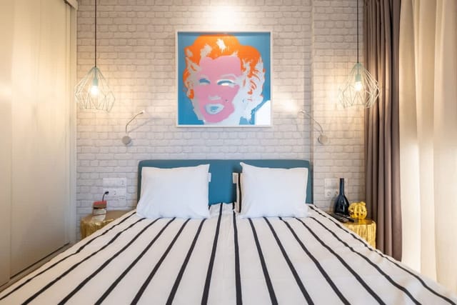 High-end Designer 2BR Aprt + Lift&Balconies