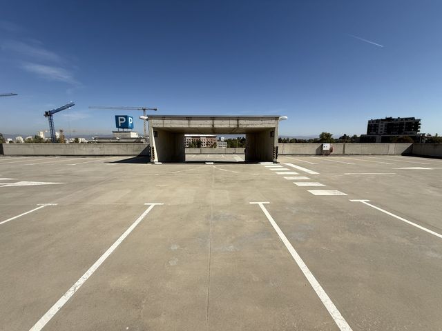 Big 5 Story Parking with security