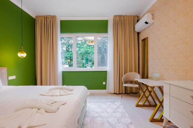 Central Stylish Suite & Studio with Shared Terrace