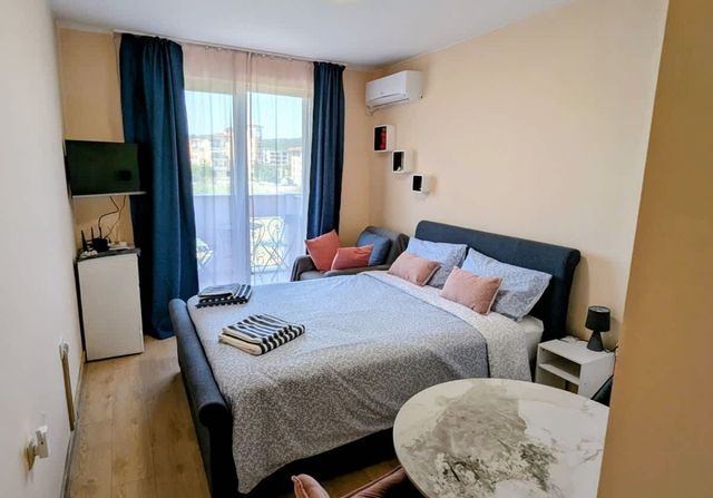 Beachfront Elegant Studio – 100 m from Smokinya Beach