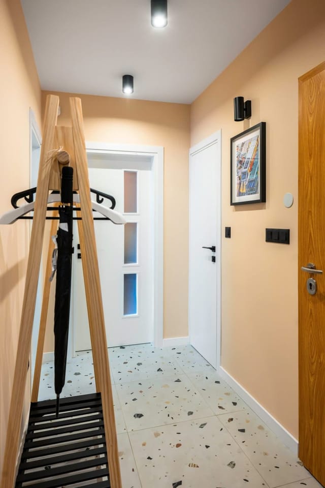 Modern&Central 2-BD with Parking