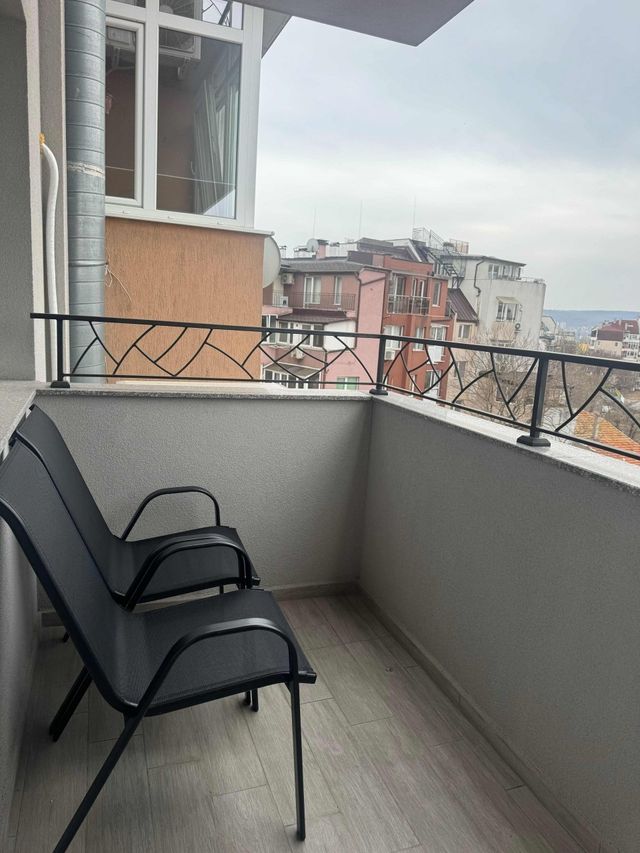 Stylish 2BR Apartment - Underground Parking, Varna