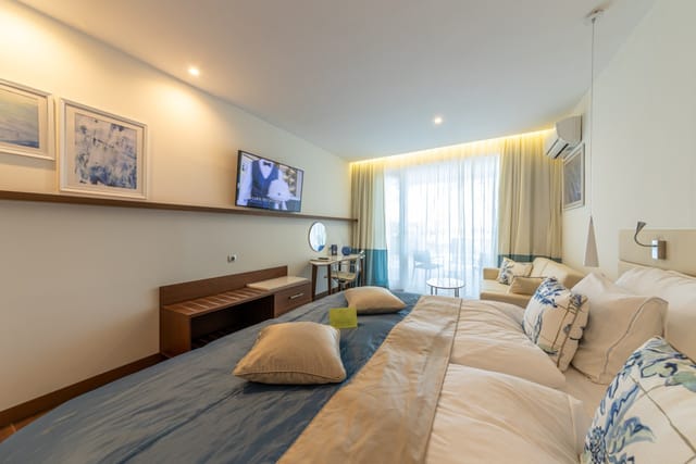 One Bedroom Apartment with a Pool in the Maritim Paradise Blue Hotel