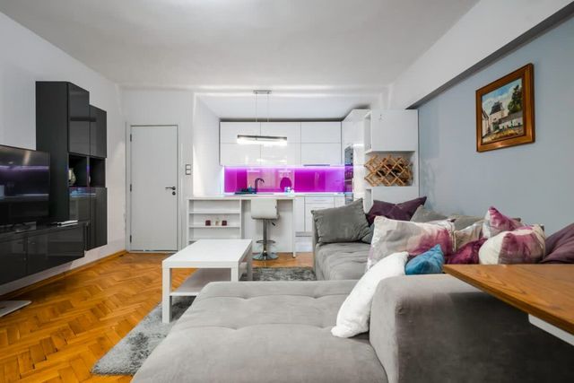 Bright & Central 1BD Flat - Dedicated Work Space