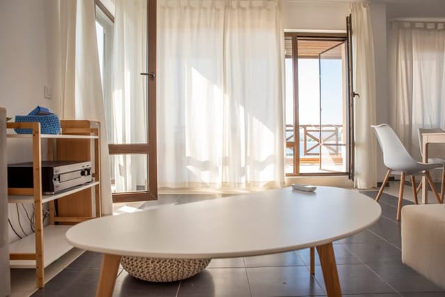 Spacious 3BD flat with Parking and Sea View