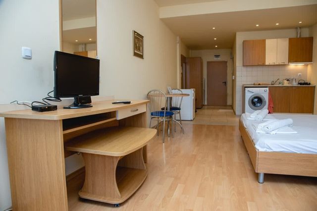 Studio with a balcony near the centre - Photo 3