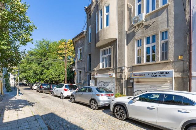 The Old Town Vintage 2-Bedroom Jewel